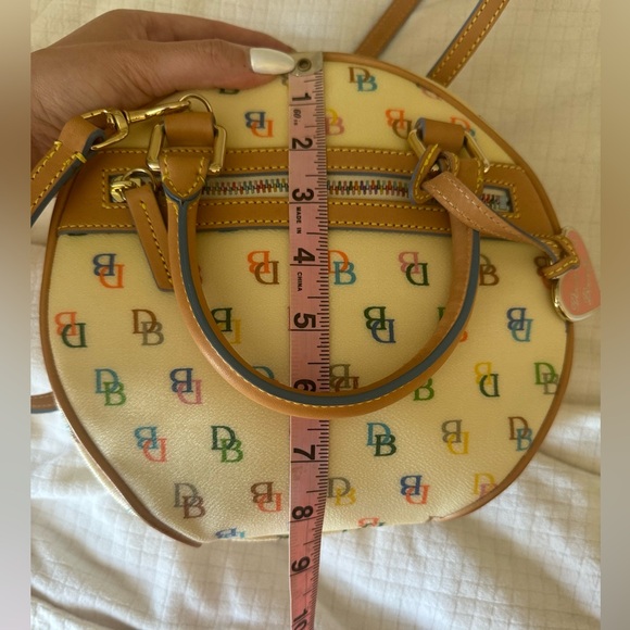 Discontinued Dooney And Bourke Circle It Bag - Picture 13 of 15